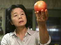фото Юн Чжон Хи в «Поэзии» сыграла женщину, у которой начинается болезнь Альцгеймера