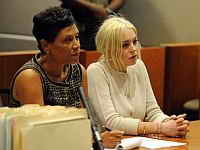 фото В последнее время Линдси чаще появляется в зале суда